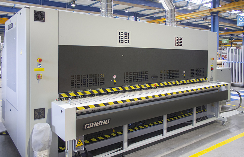 Girbau presenta el nuevo sistema de planchado integral Compact PRO