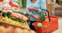7-10-espanoles-gasta-150-450-euros-la-cesta-la-compra