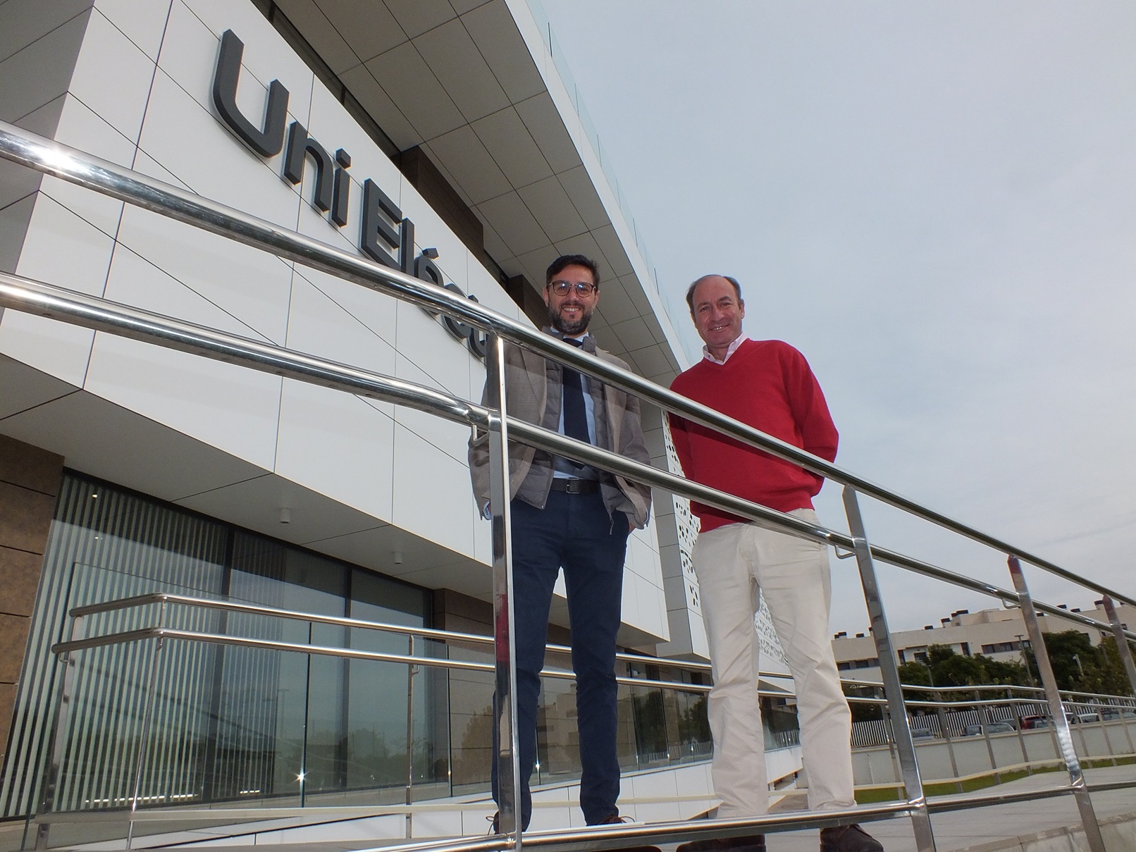 Unielectrica rebajará la factura de la luz a asociados de AJE-Córdoba