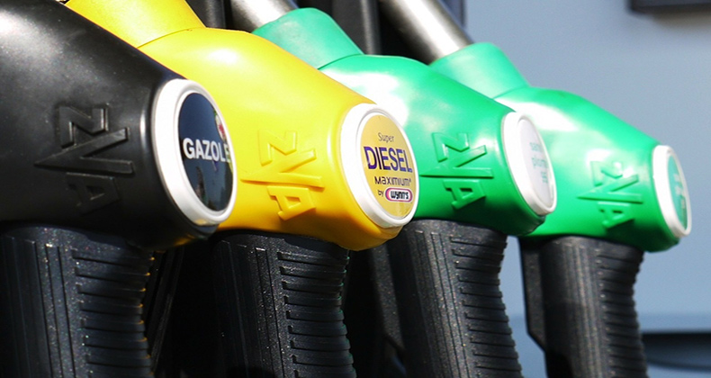 La gasolina y el gasóleo suben hasta un 1% en plena Semana Santa y se encarecen un 5% en marzo
