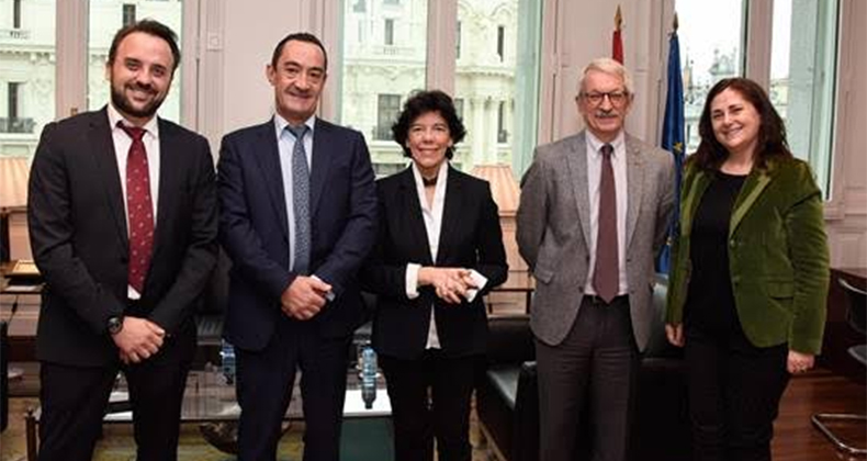 ACADE se reúne con la ministra de Educación y solicita una autonomía diferenciada para los centros privados y el bono escolar