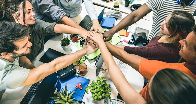 Alta moral de los empleados: seis formas en que beneficia a tu pequeña empresa