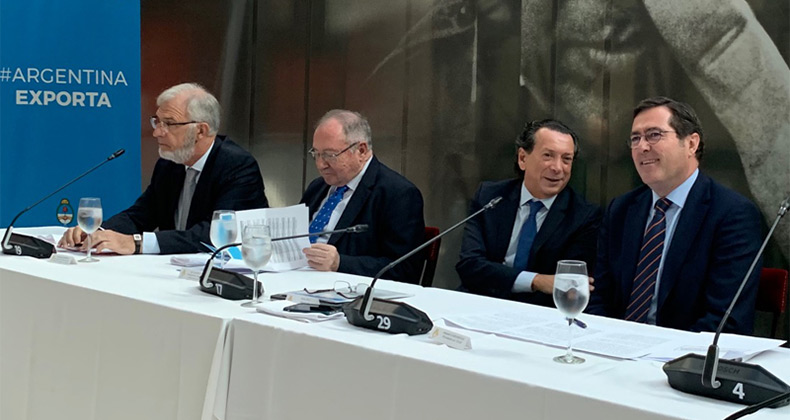 Antonio Garamendi y José Luis Bonet intervienen en una reunión con el ministro de Trabajo de Argentina, Dante Sica