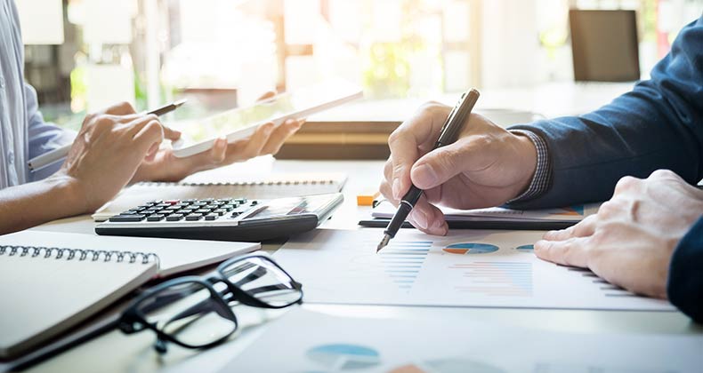 Descubriendo Badexcug: similitudes y diferencias con otros registros de morosos