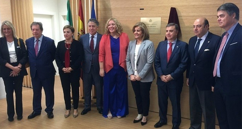 Báñez anuncia el nuevo servicio SMS de la Seguridad Social para obtener los informes de pensiones