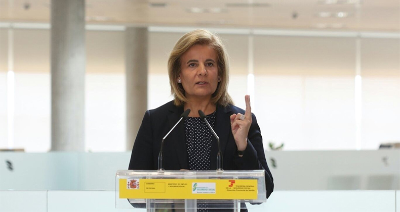Báñez dice que el diálogo social no está paralizado y asegura que es «fluido e intenso»