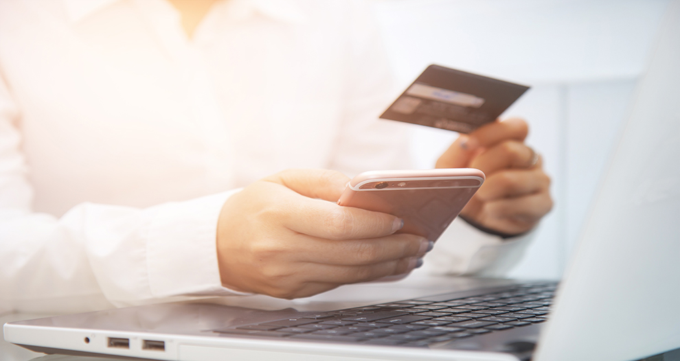 Bruselas refuerza las normas de seguridad para los pagos electrónicos en comercios y online