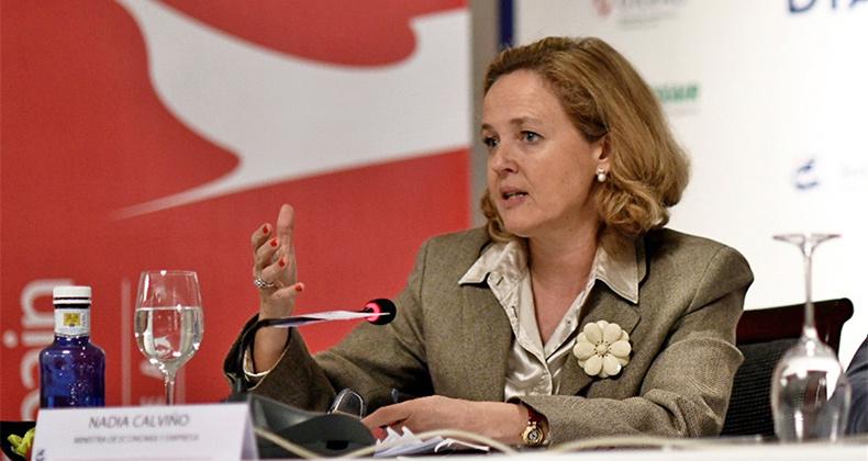 Calviño descarta el contagio de Italia y ve «confianza» de mercados e inversores en la economía y el Gobierno
