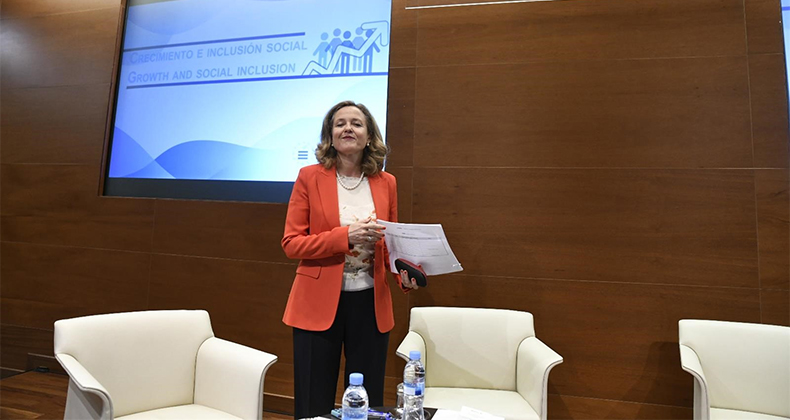 Calviño pide «no lanzar un mensaje alarmista» sobre un cambio de tendencia de la economía
