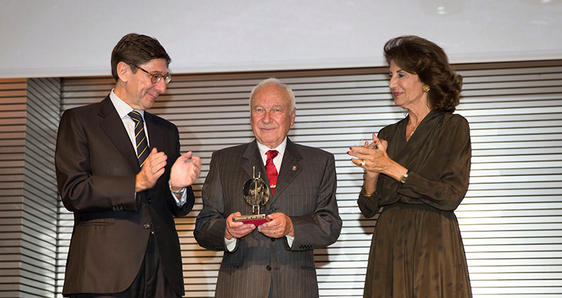 Carmen Planas y José Ignacio Goirigolzarri entregan a Gabriel Sampol el «Premio Empresario del Año»