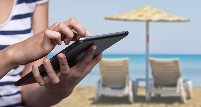 Ciberseguridad para el verano: cómo proteger tus dispositivos mientras disfrutas del sol