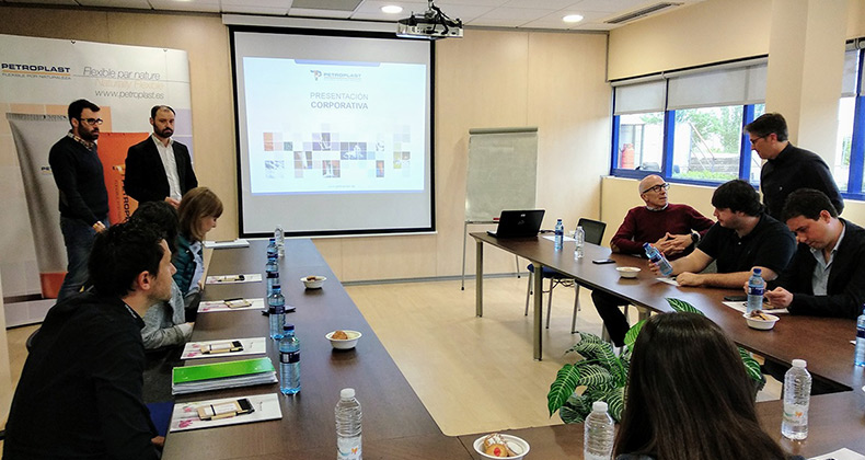 cluster-automocion-la-rioja-conoce-los-procesos-petroplast-compartir-experiencias-tecnologicas-innovadoras