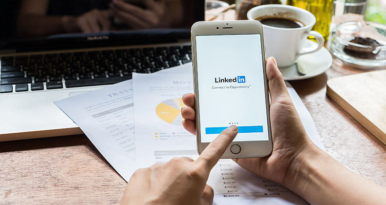 ¿Compartir cambios de tu perfil en LinkedIn?