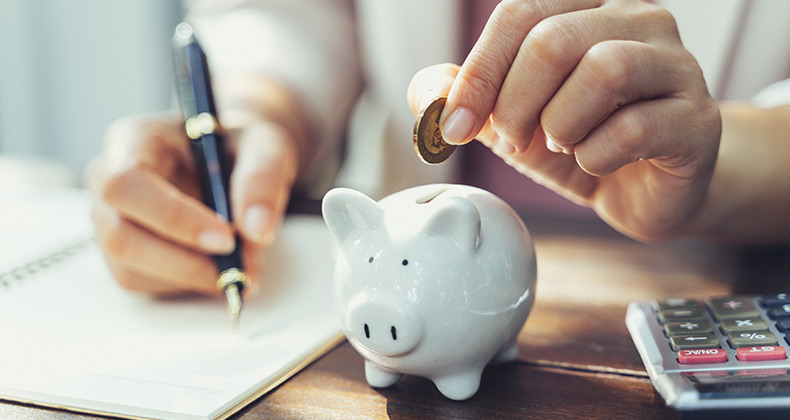 Las tres conductas claves para alcanzar el bienestar financiero explicadas por la psicología