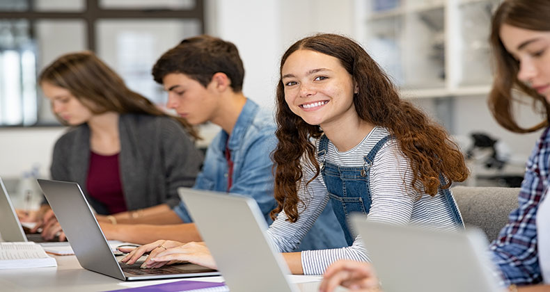 Así se programa una futura techie: 6 consejos para acercar la tecnología a las chicas