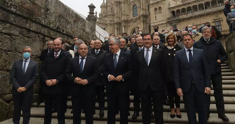 Culmina ‘El Camino de las Empresas 2021’ con una ofrenda del presidente de CEOE al Apóstol Santiago en la catedral