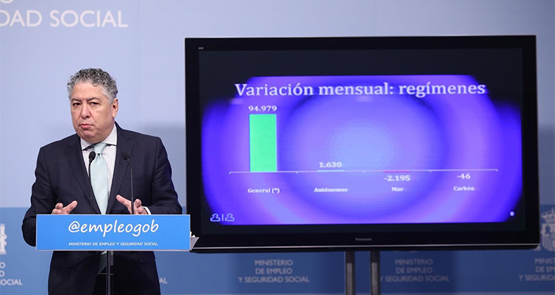 Empleo dice que hasta la ‘extra’ de verano no se necesitarán recursos financieros para pagar las pensiones