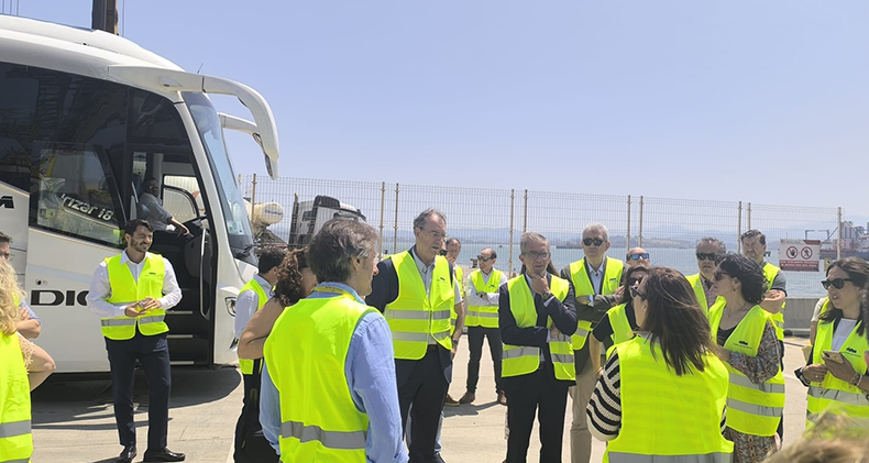 Empresarios burgaleses estrechan lazos logísticos y comerciales con el Puerto de Santander en una visita institucional organizada por FAE
