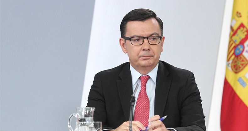 Escolano dice que habrá un impuesto digital «en los márgenes» de lo anunciado y «en línea» con otros países