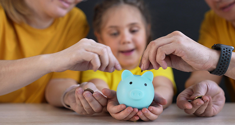 6 de cada 10 españoles con hijos fomenta la educación financiera dentro del hogar