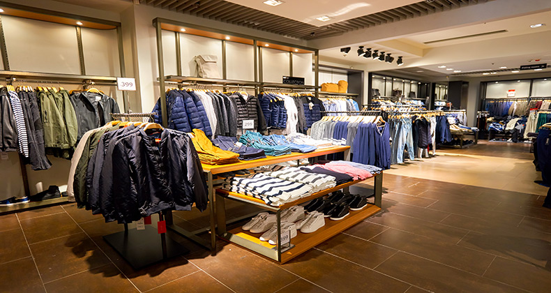 El 31% de los españoles gasta entre 100 y 300 euros al mes en comprar moda