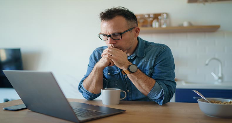 El 62% de los españoles pasa más de 5 horas al día sentado