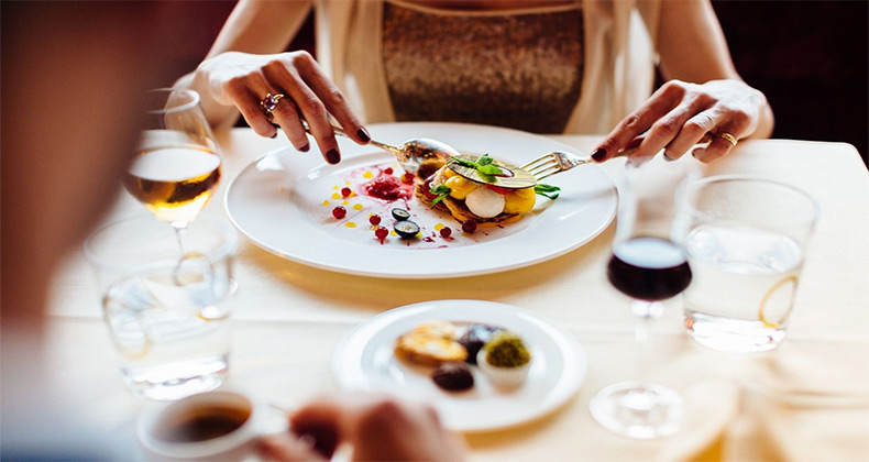 Los españoles realizan la mitad del gasto en alimentación y bebidas fuera del hogar