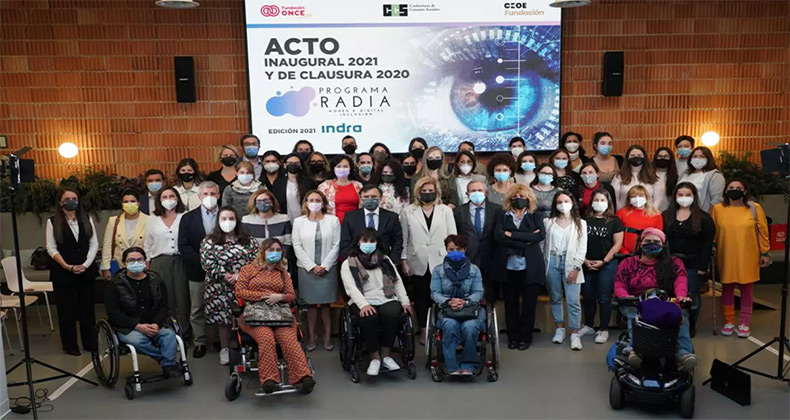 Fundación ONCE, Fundación CEOE, la Conferencia de Consejos Sociales e Indra forman en profesiones tecnológicas a 44 mujeres con discapacidad