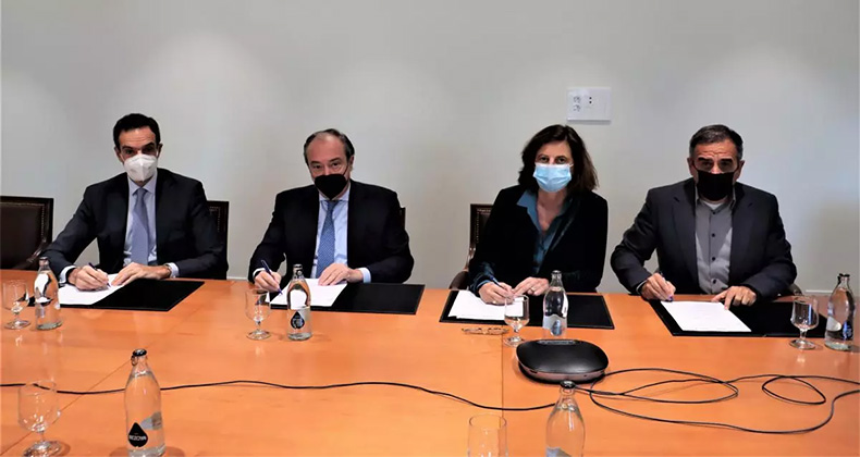 Fundación Telefónica, CEOE, ASTIC y CONFEBUS sellan un acuerdo para digitalizar el sector del transporte por carretera en España