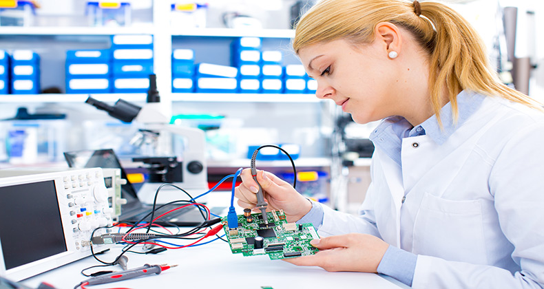 El futuro profesorado aún tiene estereotipos sobre las competencias de las mujeres en las TIC