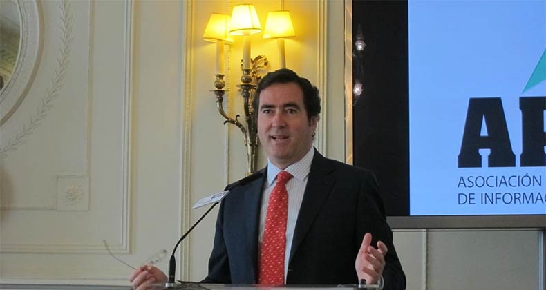 Garamendi califica como «serio» y «responsable» plantear una subida salarial de entre el 1% y el 2,5%