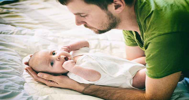 El gasto en prestaciones de paternidad se dispara un 7,6%
