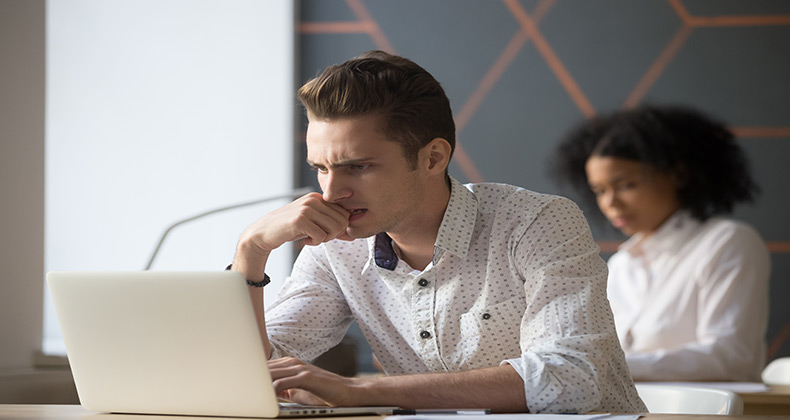 6 formas de gestionar una evaluación sesgada en el trabajo