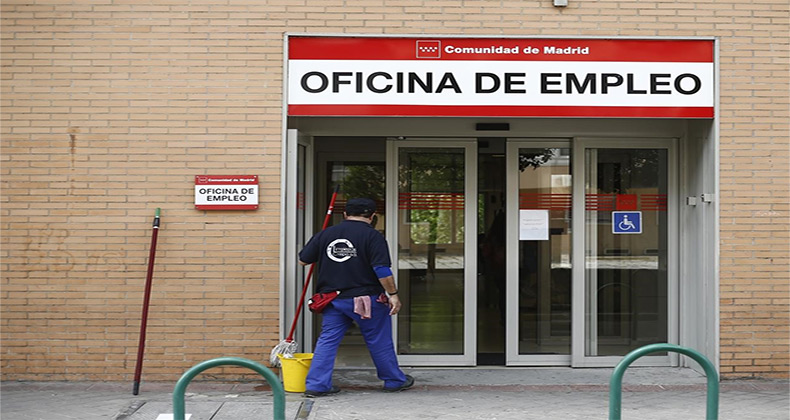 Gobierno aprueba el subsidio para parados mayores de 52 años y el registro de la jornada laboral