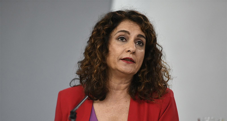 El Gobierno asegura que la subida al diésel será «progresiva» y eximirá «totalmente» a profesionales