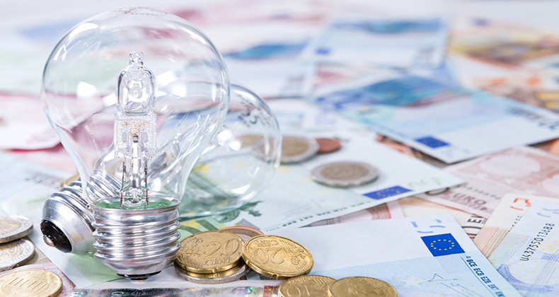 El Gobierno estudia un IVA reducido a la luz para algunos tipos de consumidores