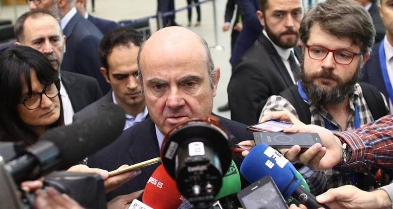De Guindos confía en que la economía crecerá «con toda probabilidad» más de un 3% este año