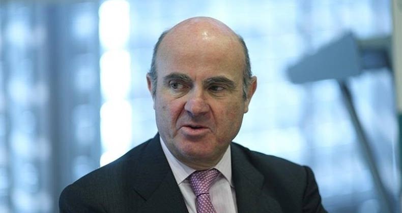 Guindos se muestra «convencido» de que el PIB crecerá más de un 3% y se crearán 500.000 empleos en 2017