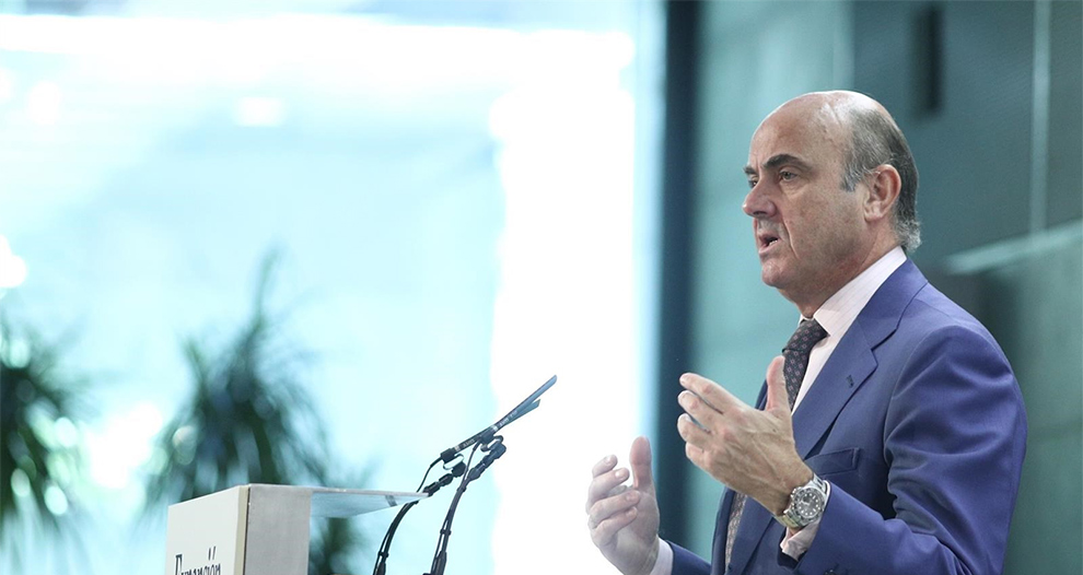 Guindos dice que la economía crecerá «claramente» por encima del 3% en 2017 y avanza un paro «próximo al 16%»