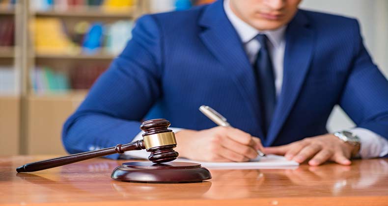 Hacienda fija que los servicios de abogados y procuradores del turno de oficio estarán exentos del IVA