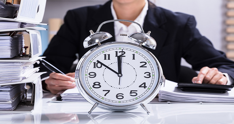 Las horas extra superan los 147 millones y registran la cifra más alta desde 2009