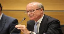 iee-pide-bajar-sociedades-cotizaciones-patrimonio-subir-peajes-impuestos-especiales-iva