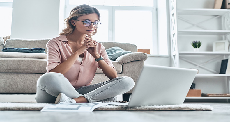 La inclusión digital empodera a las mujeres, pero no mejora su posición laboral