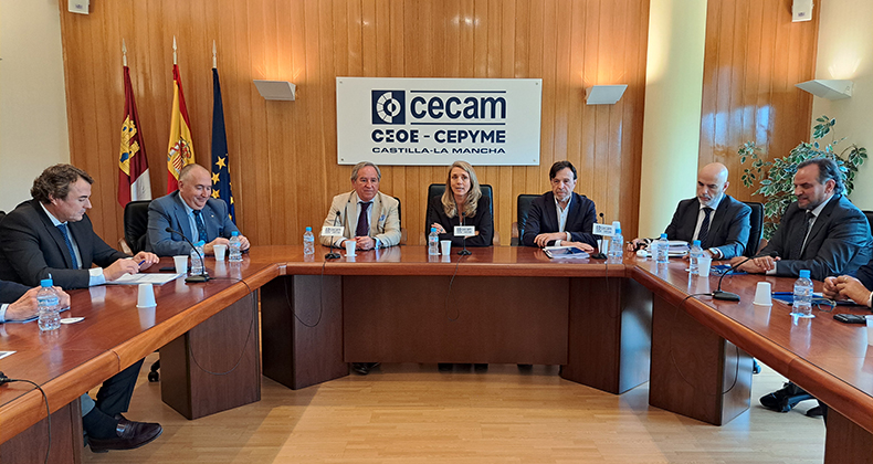 La junta directiva de CECAM analiza con la presidenta de CEPYME la situación económica y la problemática de las empresas de la región