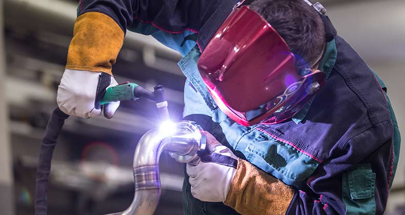 Las fábricas españolas crean empleo al mayor ritmo desde mayo de 1998