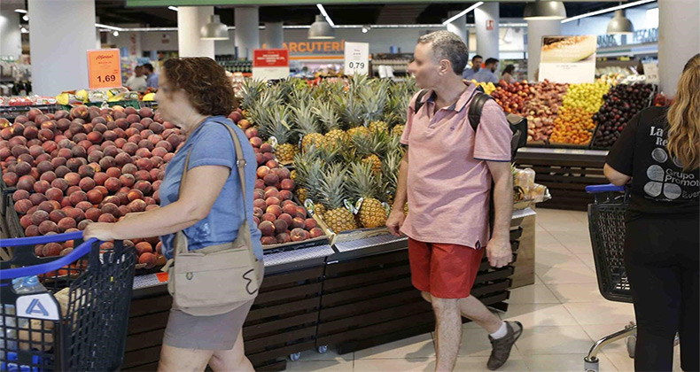 Los españoles gastarán 160 euros en llenar la nevera tras las vacaciones con carne, fruta y verduras