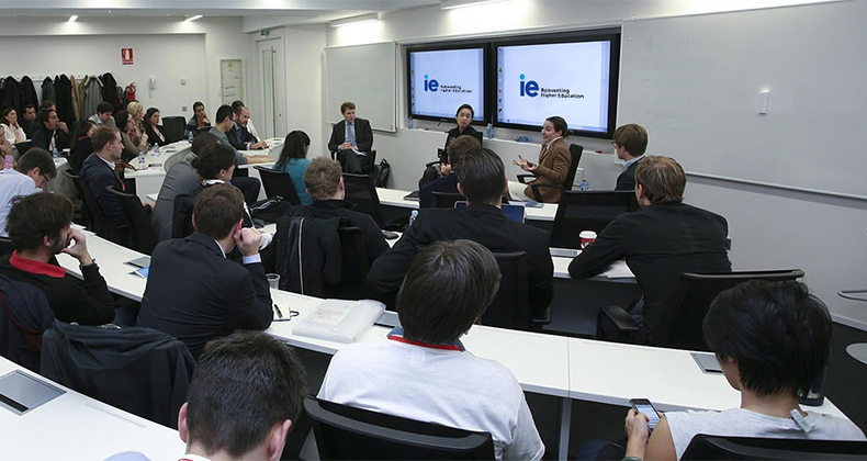 Los Master en Management de IE y Esade, entre los 10 primeros del mundo