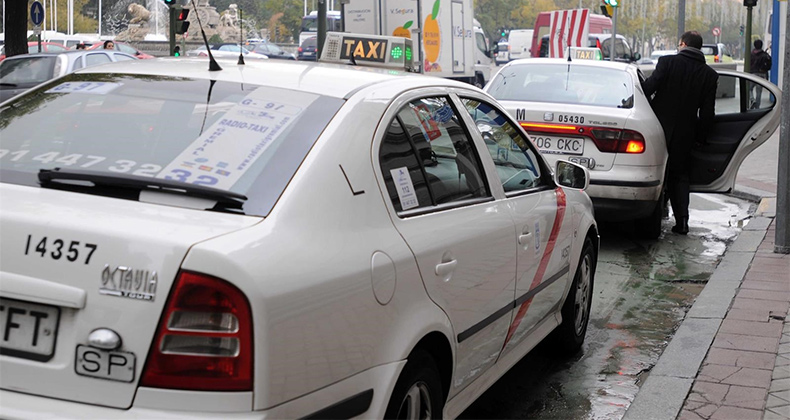 Los taxistas vuelven a movilizarse hoy en contra de la CNMC y de empresas como Uber