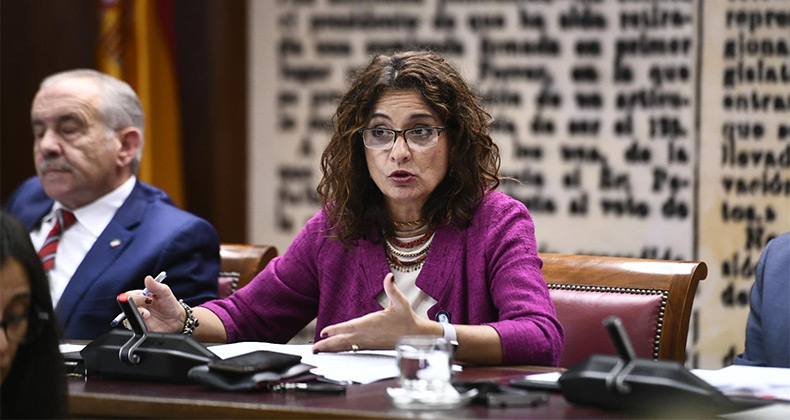 Montero confirma que negocia una tributación del 5% para los beneficios empresariales del exterior