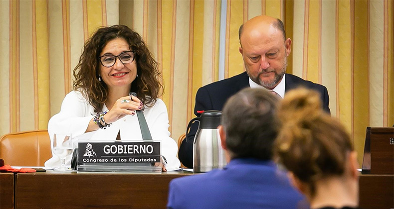 Montero confirma que las rentas de más de 140.000 euros pagarán varios puntos más de IRPF